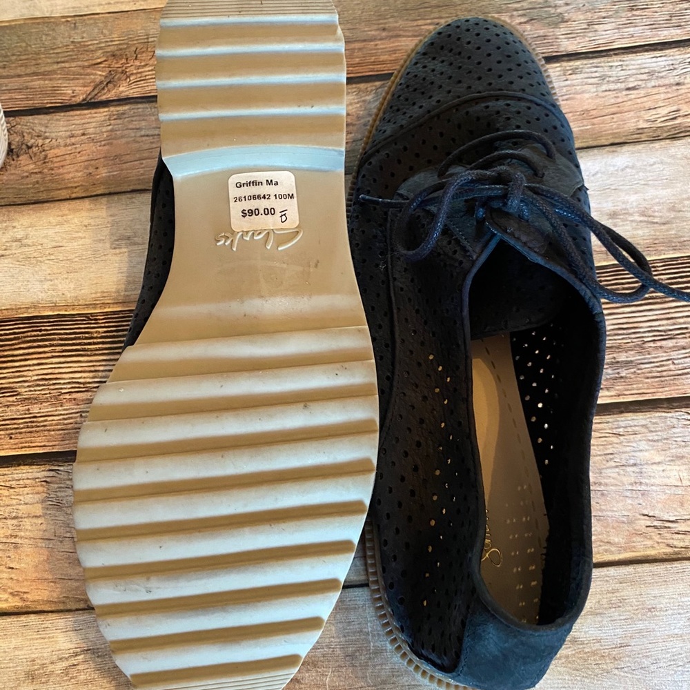 CLARKS Somerset Black Leather Perforated Flats 10 - Picture 6 of 6